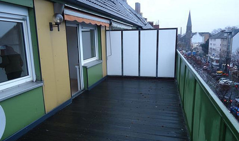 Furnished apartment with a terrace and an open-plan kitchen/living area. Easily accessible to the technical university, university of applied sciences, airport, and city center.