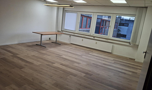 Modern office space, 65m², all-inclusive rent, located on Oststraße in Norderstedt.