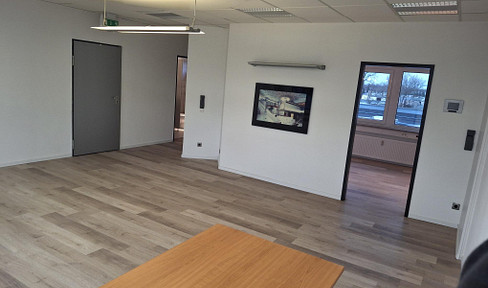 Modern office space, 65m², all-inclusive rent, located on Oststraße in Norderstedt.
