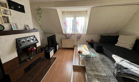 Spacious 3-room apartment in the Weststadt district – close to the exhibition grounds – currently vacant and available immediately.