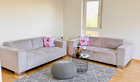 Beautiful and bright, partially furnished 2.5-room apartment with a kitchen, balcony, and underground parking in Leonberg.