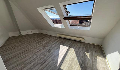 3-room apartment suitable for shared living, with a mezzanine level, located in a historic building – centrally located in the Nordstadt district of Pforzheim – ideal as an investment property.