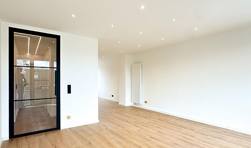 Completely free of commission: Bright 3-room apartment in a quiet location with low monthly building fees.