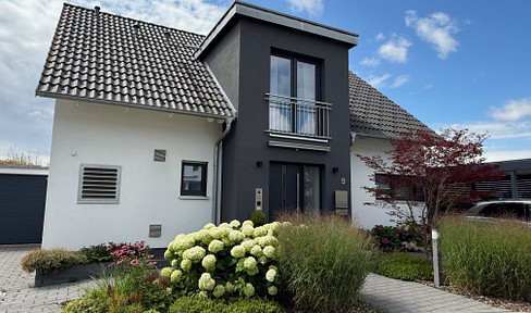 Detached single-family house in a prime location in Herrenberg-Kayh – situated near farmland, energy efficiency class A+, equipped with a heat pump.