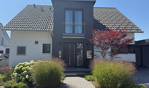 Detached single-family house in a prime location in Herrenberg-Kayh – situated near farmland, energy efficiency class A+, equipped with a heat pump.