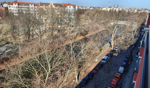 Beautiful attic apartment near the Kiehl River, with 2 parking spaces.