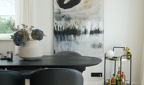 For sale by owner: Bright, newly renovated 4.5-room garden apartment in a desirable location in the Bogenhausen-Denning district.