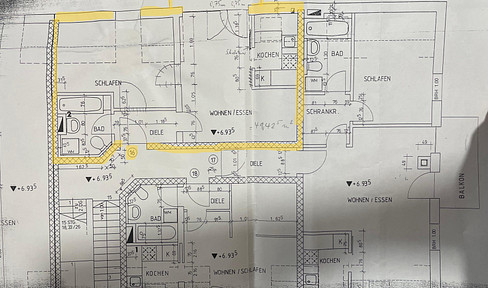 For sale: a 2-room apartment with a balcony and a parking space in a garage, located in Ergolding. Offered privately.