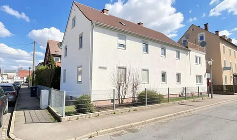 For sale: Ground-floor apartment with 4 rooms, commission-free.