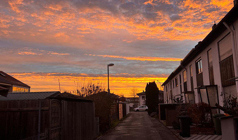 Provisionsfrei: Stilvoll modernisiertes RMH mit Terrasse, Garten, Garage - TOP Lage Göggingen
