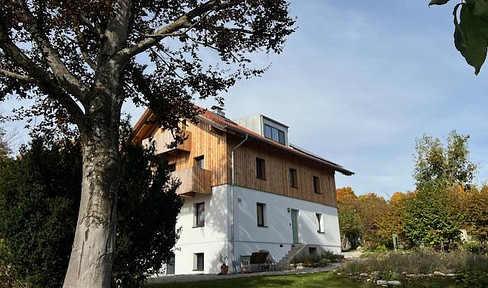 PRIVATE: Dreamlike, detached house with a large garden and views of the Zugspitze mountain.