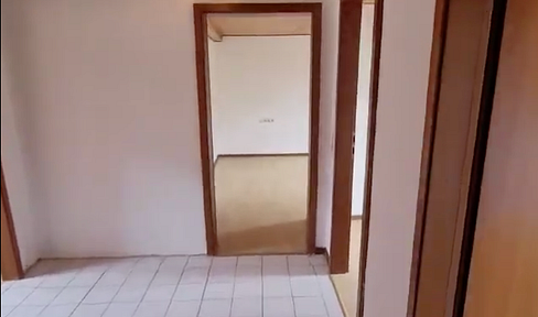 4-room attic apartment with a garden and parking space – available immediately.