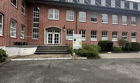 Attractive office space (173 m²) located near the surgical center in Hamburg-Volksdorf – customizable to your needs.