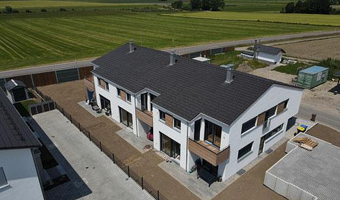 Brand new KfW-55 standard house, built in 2023, with a usable area of 242 m², energy efficiency class B, and utility costs of less than €370.