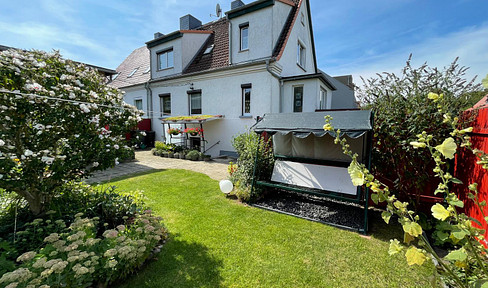 Semi-detached house in Reutershagen.