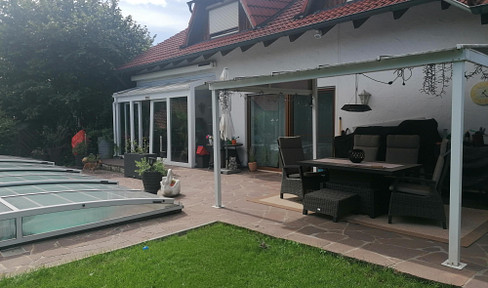 Modernized 5-room ground-floor apartment with a pool and direct access to a garage.