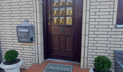 Cozy terraced house in Lübeck-Kücknitz, with 3.5 rooms, available without commission.