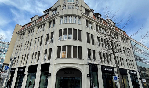 Office space available in a desirable office and commercial building, offered for the first time after a complete renovation.