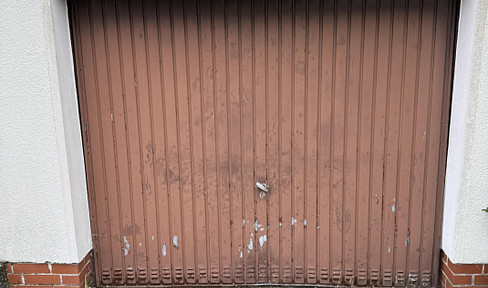 Spacious garage (5m x 2.5m) (IMM-10957)