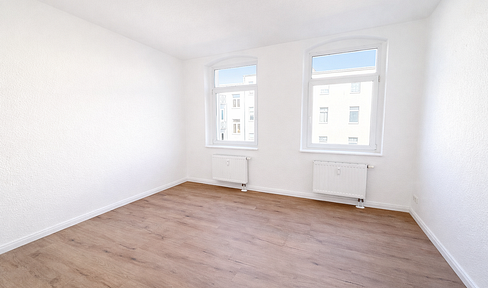 Erstbezug nach Renovierung! 4 Zimmer Wohnung mit moderner EBK im beliebten Stadtfeld-Ost