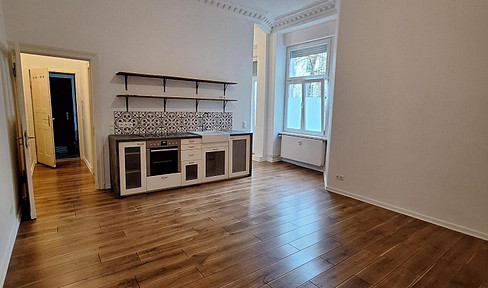 Office space/practice for rent in a classic building in Schöneberg.