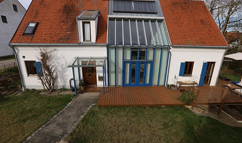 Dreamlike architect-designed detached house with a huge terrace and a large garden.