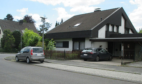 Detached single-family house near the EVK (presumably a local institution or company), located in a quiet, central cul-de-sac.