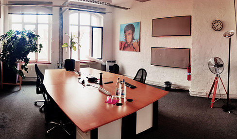 Furnished office space (27 m²) in a pleasant working environment.