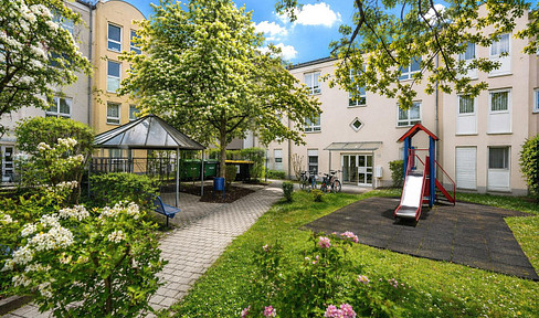 High-quality renovated 3-room apartment with underground parking, offered at a fair price *NO COMMISSION*.