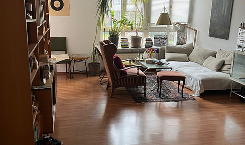 Very quiet 2.5-room apartment with balcony and fitted kitchen in the Ludwigsvorstadt-Isarvorstadt district.