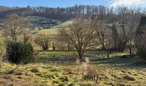 ***Land for sale, located in a beautiful, green area.***