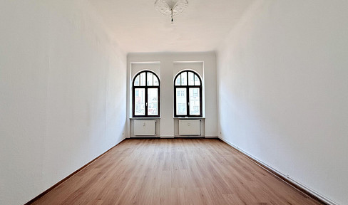 Recently renovated, 2-room apartment in a historic building, 56 square meters, ground floor, high ceilings, accessible, located in Lehe.