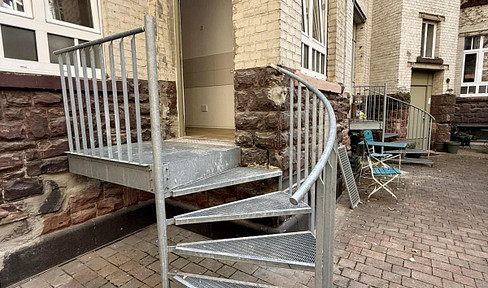 Brand new, following a complete renovation! 2-room maisonette apartment in the Mainz Zollhafen district.