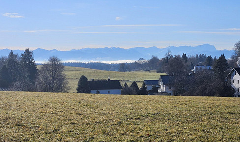 Modern, beautiful apartment with stunning views of Lake Starnberg, in a prime location.