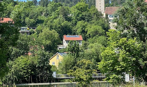 Dream home in a prime location, featuring a separate apartment and offering significant potential for renovation and expansion, with a large plot of land.