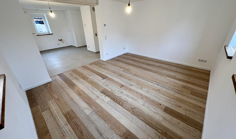 Completely renovated in 2025 | 4-room apartment on the ground floor | Solid wood parquet flooring | Underfloor heating | Rain shower | 2 toilets | Available from June.