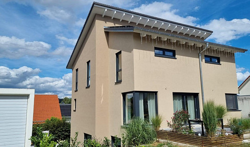 Exclusive newly built detached house with a separate apartment.