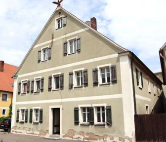 Zuhause mit Geschichte: 1.OG 4 Zimmerwohnung für Familie oder Wohngemeinschaft