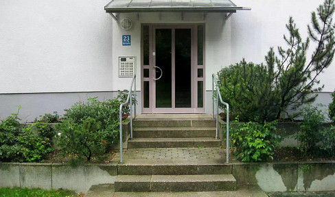 Prime location near the Olympic Park: Commission-free 1-bedroom apartment with a new solar PV system in Neuhausen.