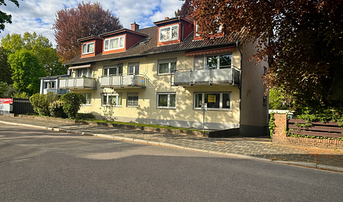 Newly renovated 3-room apartment in Hanau-Kinzdorf, available without any agency fees.