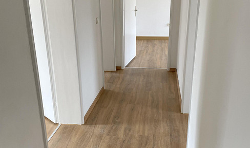 Available 4-room apartment with balcony, *energy-efficiently renovated*.
