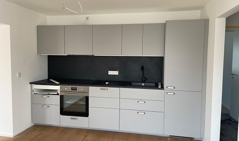 High-quality renovated apartment with 2 balconies, a parking space, and a modern fitted kitchen, located in Rodenbach.