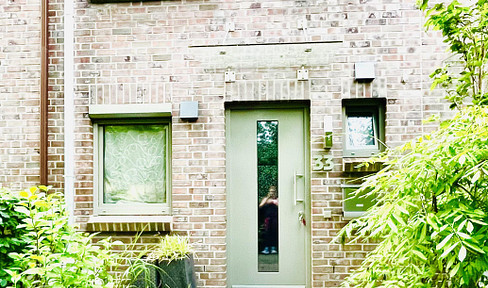 Modern, centrally located, and quiet living: KFW 55 certified house in Bremen.