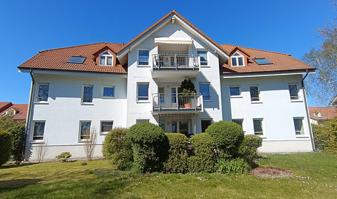 Kesselsdorf - No commission: Exclusive 2-room apartment with balcony and underground parking.