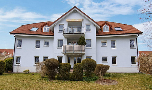 Kesselsdorf - No commission: Exclusive 2-room apartment with balcony and underground parking.
