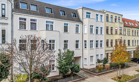 Erstbezug nach Renovierung! 2 Zimmer Wohnung mit moderner EBK im beliebten Stadtfeld-Ost