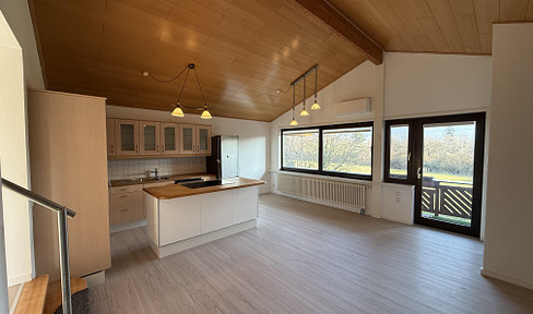 Außergewöhnliche DG-Wohnung mit unverbaubarem Blick