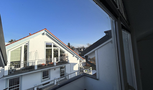 City living meets garden oasis – Idyllic four-room house in Munich-Obermenzing | 87 m², no commission fees.