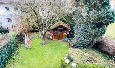 Sanierungsbedürftige Altbauwohnung mit Balkon - vermietet