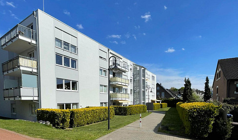 Charming senior living apartment in the Park Residences complex, featuring a south-facing balcony and a built-in kitchen.